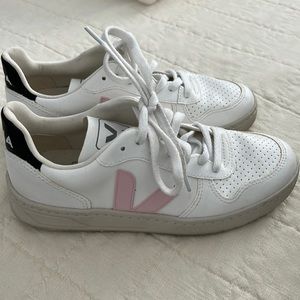 Veja sneakers size 38